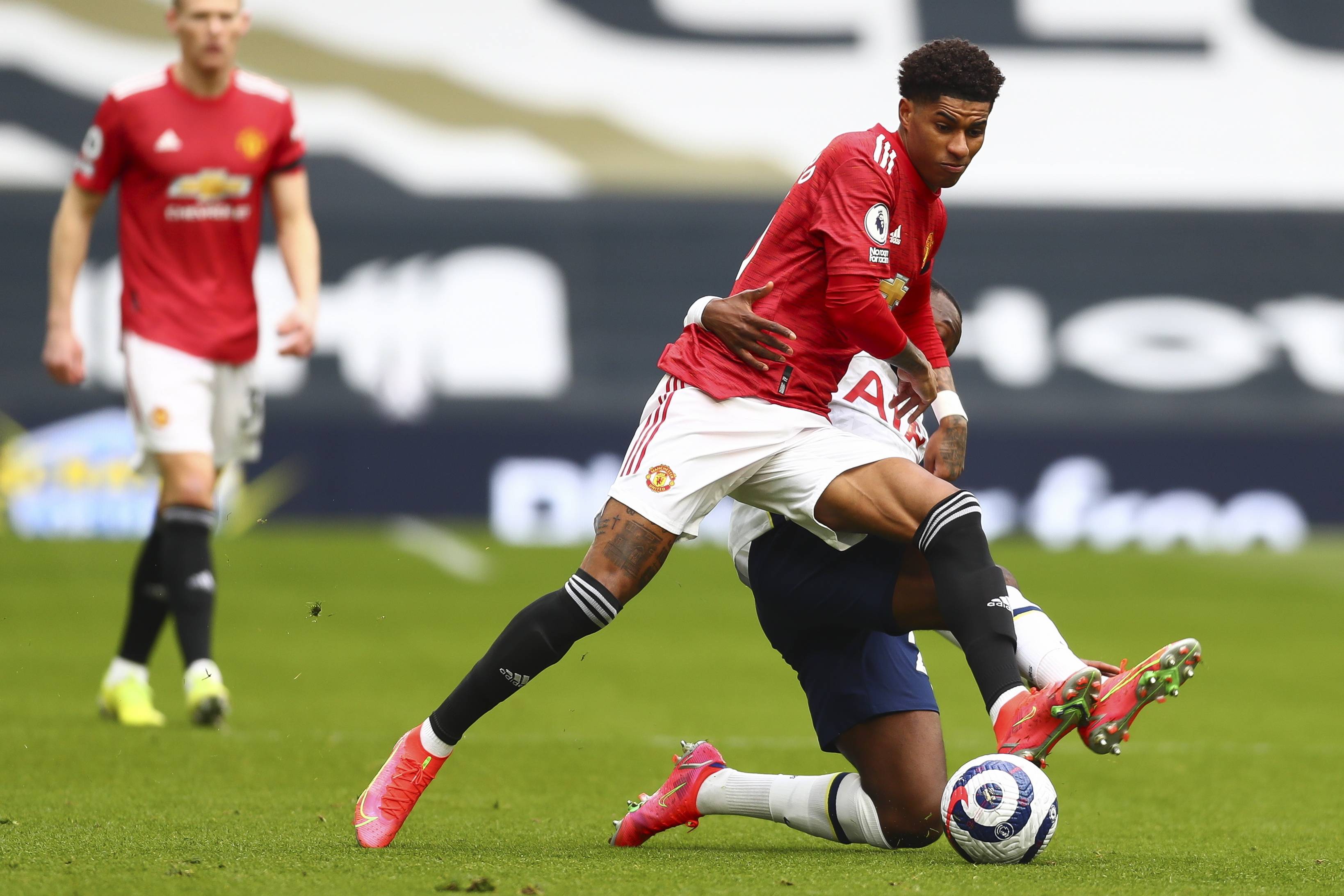 联赛中稳居 联赛中稳居